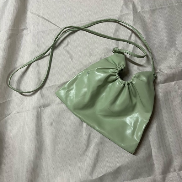 SUPER SLEEK AND SUMMERY PURSE - Picture 2 of 2